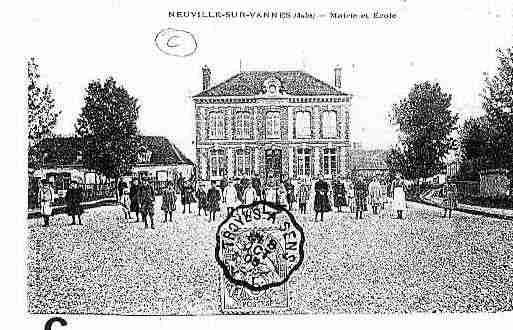 Ville de NEUVILLESURVANNES, carte postale ancienne