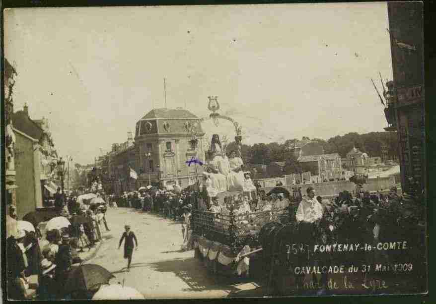 Ville de FONTENAYLECOMTE Carte postale ancienne