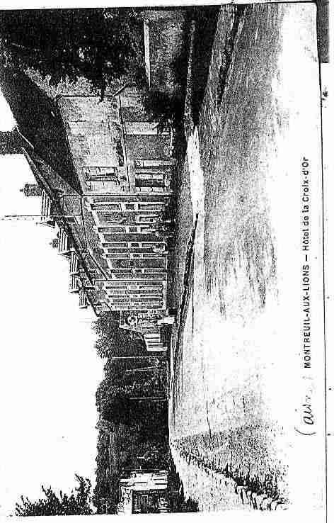 Ville de MONTREUILAUXLIONS Carte postale ancienne