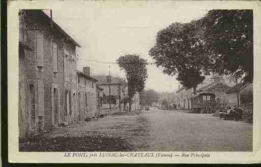 Ville de LUSSACLESCHATEAUX Carte postale ancienne