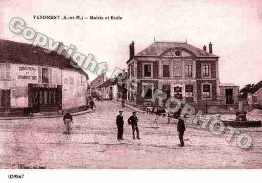 Ville de VENDREST, carte postale ancienne