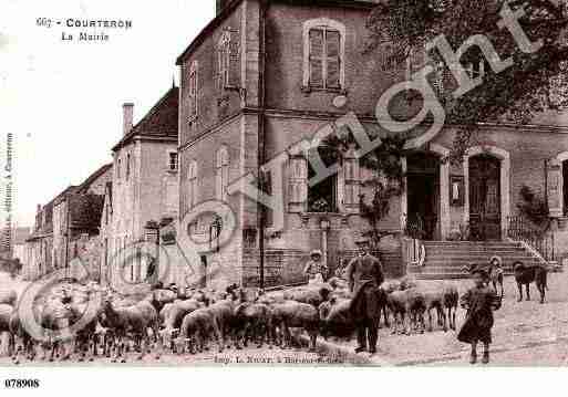 Ville de COURTERON, carte postale ancienne