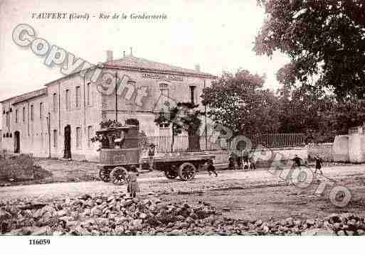 Ville de VAUVERT, carte postale ancienne